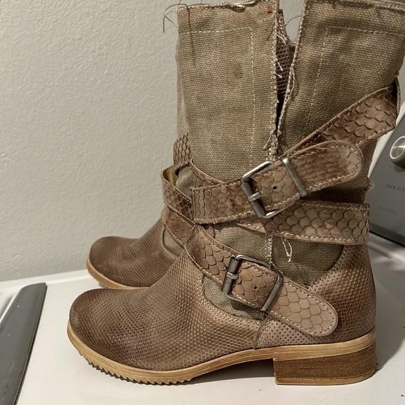 Anthea Python and canvas boots from Rome, Italy - Picture 8 of 9